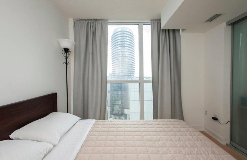 By Rogers Centre Apartment