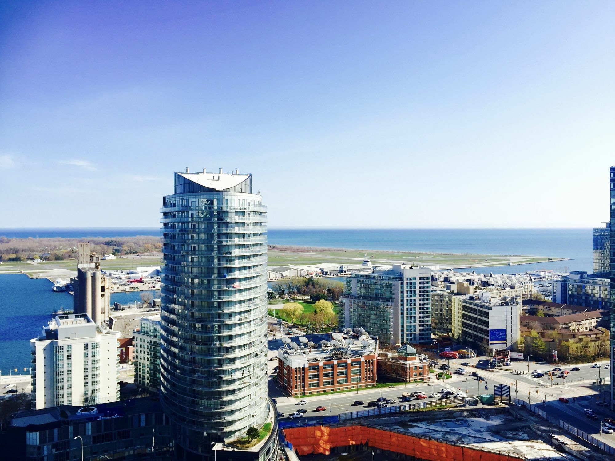 By Rogers Centre Apartment