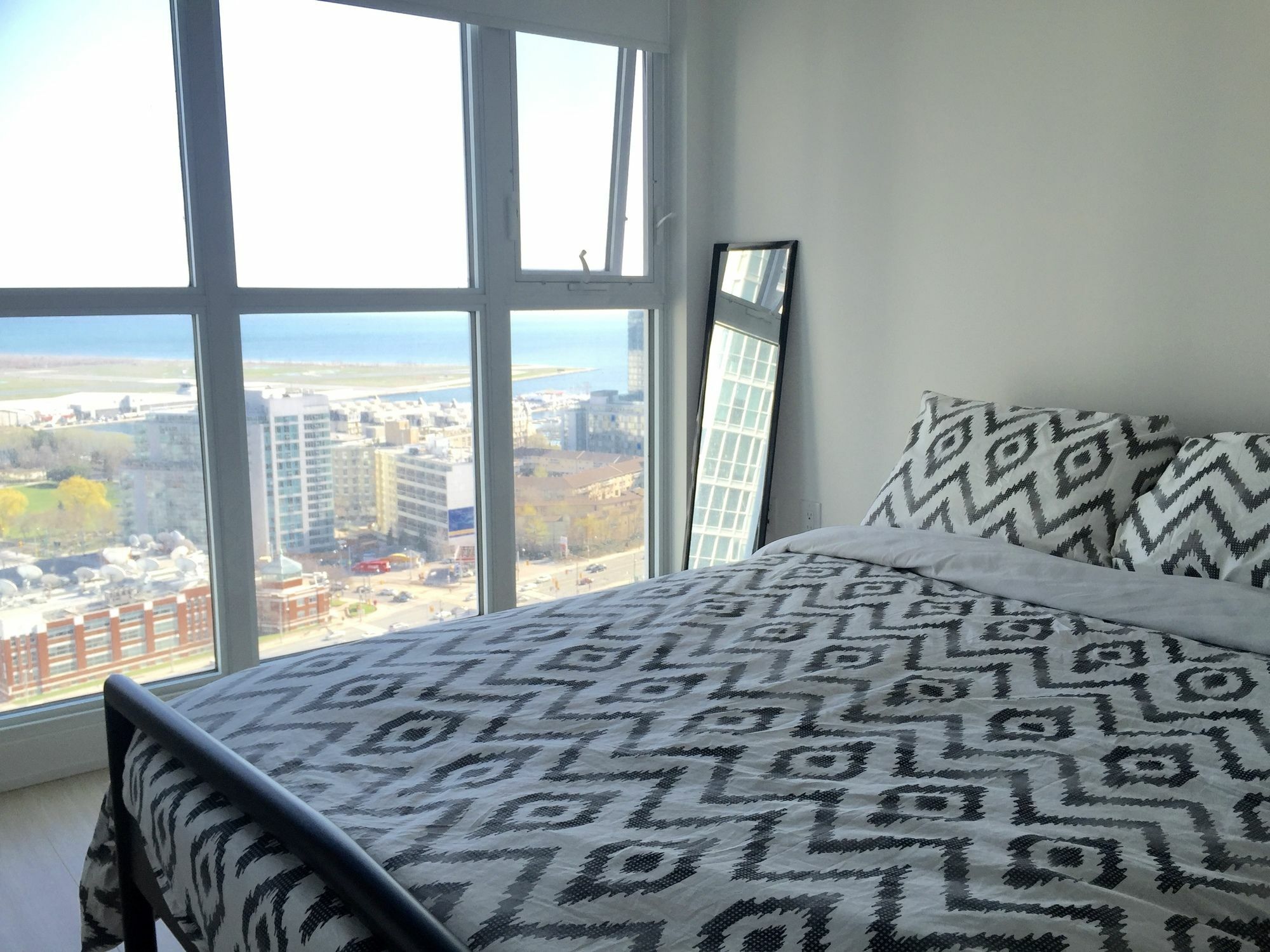 Apartment By Rogers Centre *
